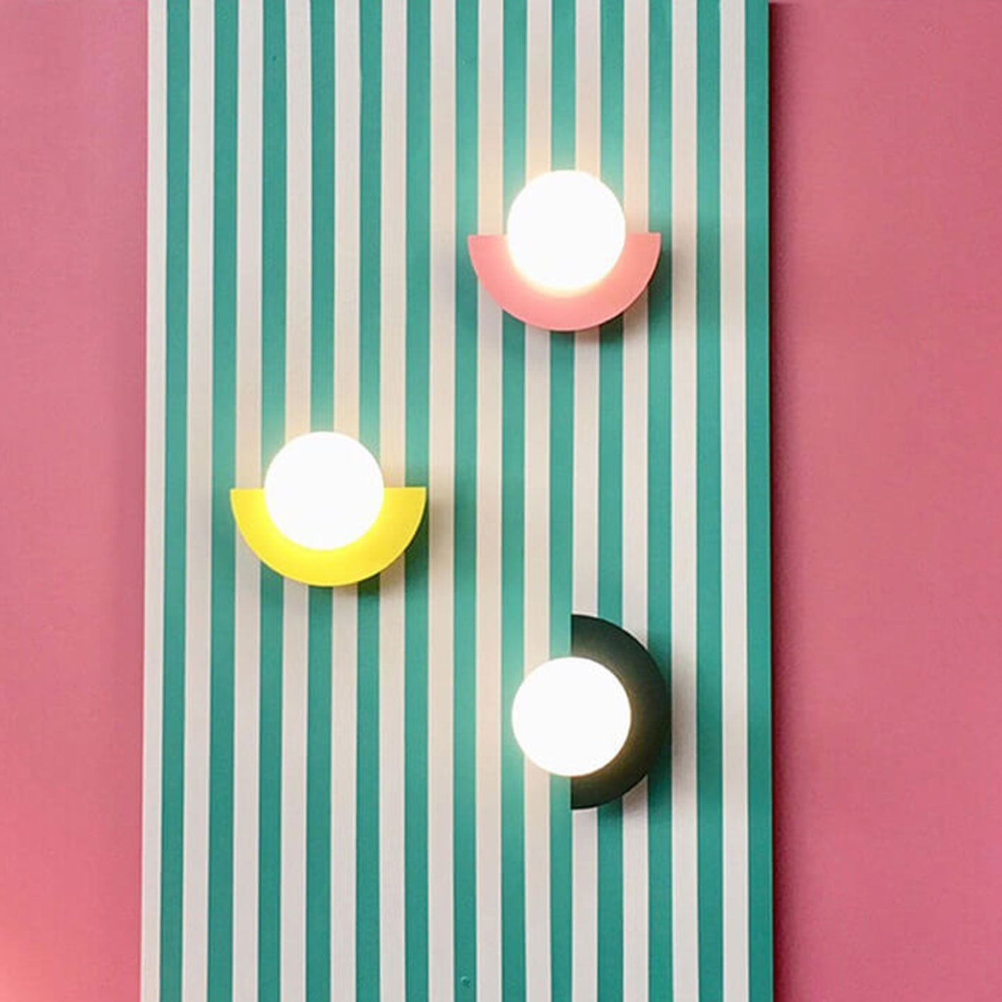SphereGlow Wall Light