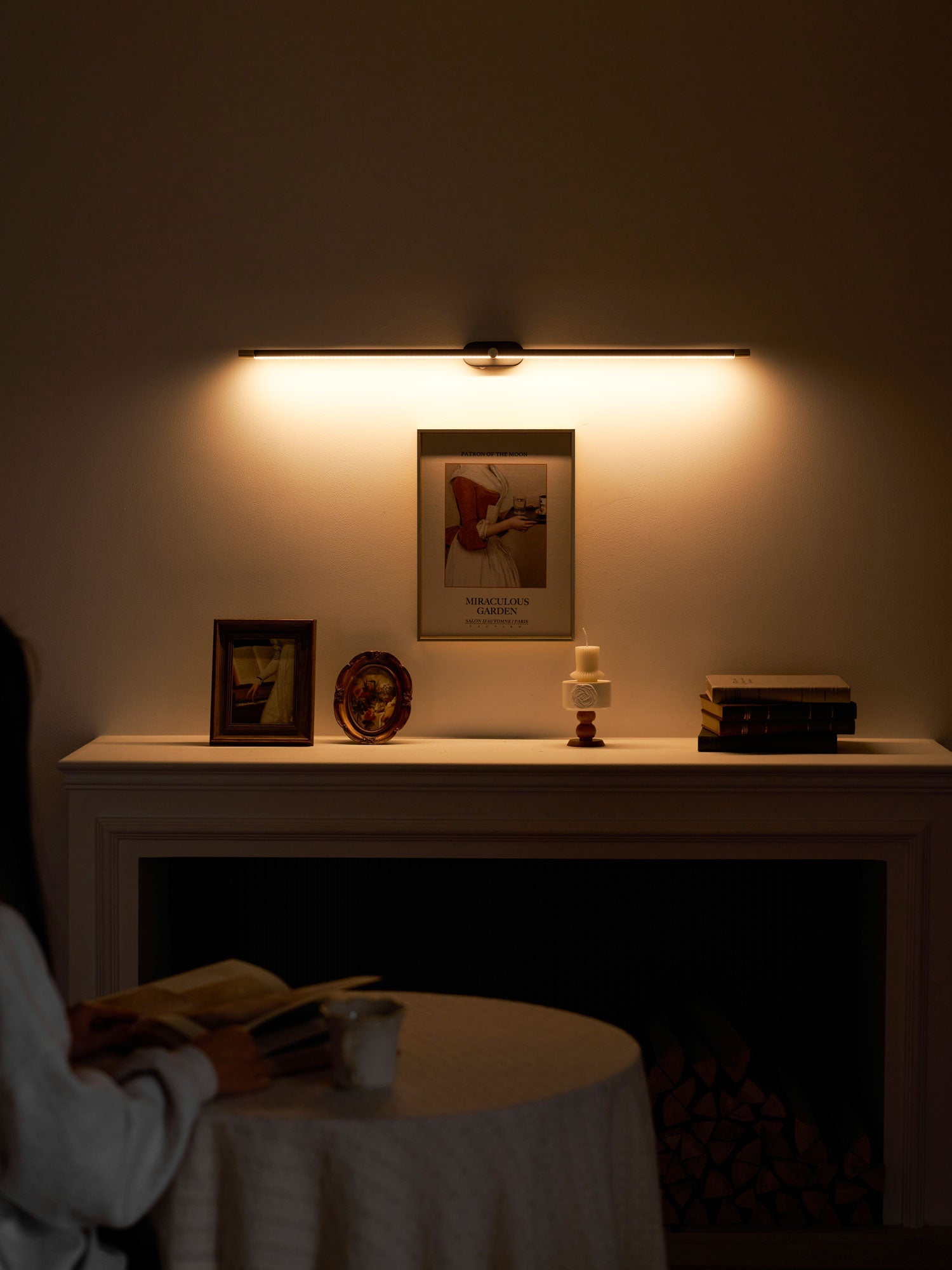 Minimalist Linear Rechargeable Wall Lamp