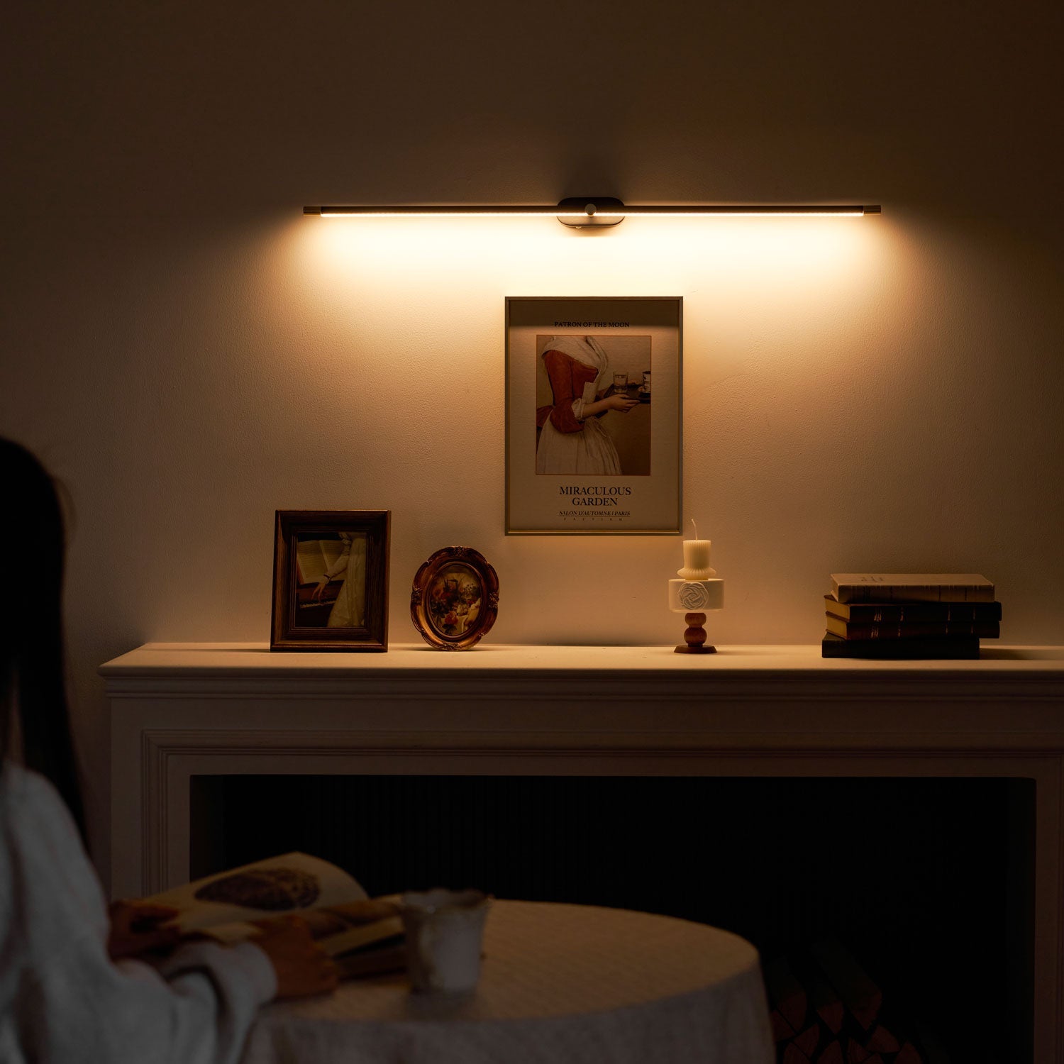 Minimalist Linear Rechargeable Wall Lamp