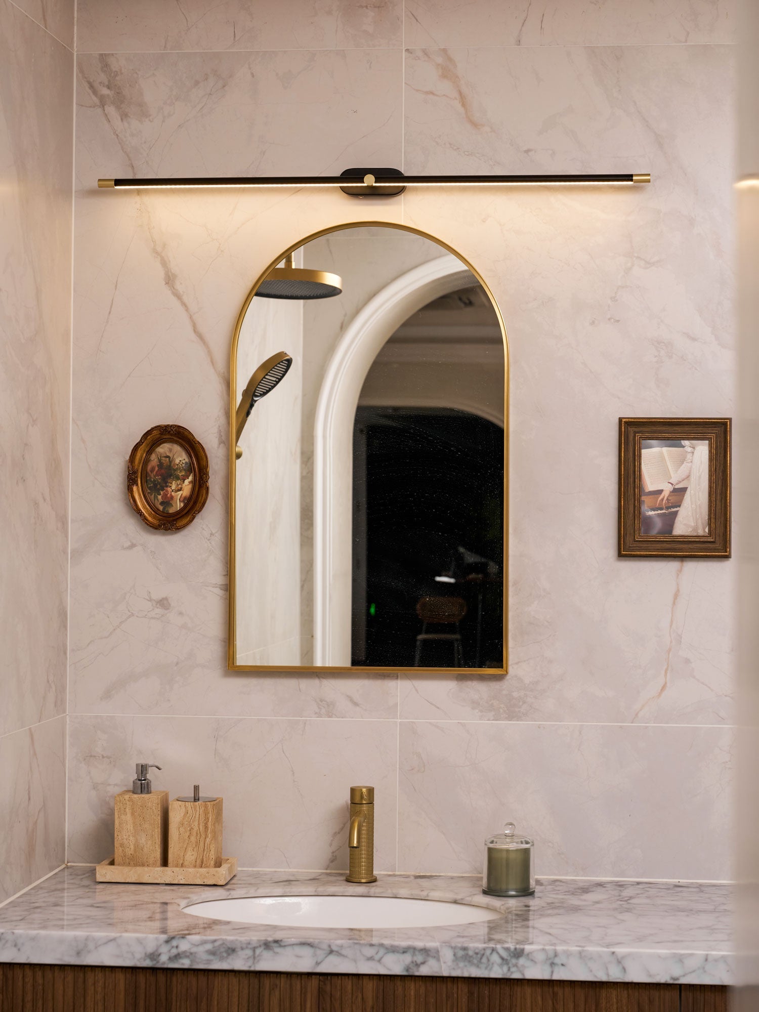 Minimalist Linear Rechargeable Wall Lamp