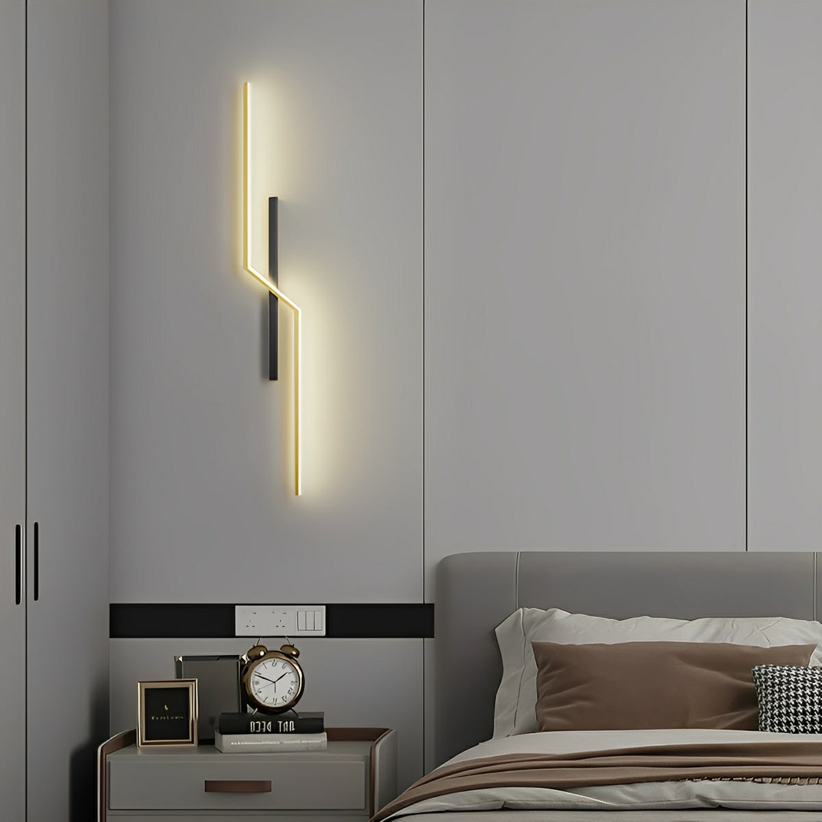 Minimalist Kinked Linear Wall Light