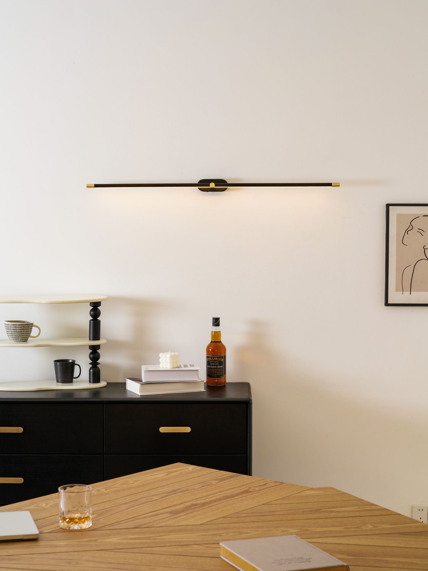 Minimalist Linear Rechargeable Wall Lamp